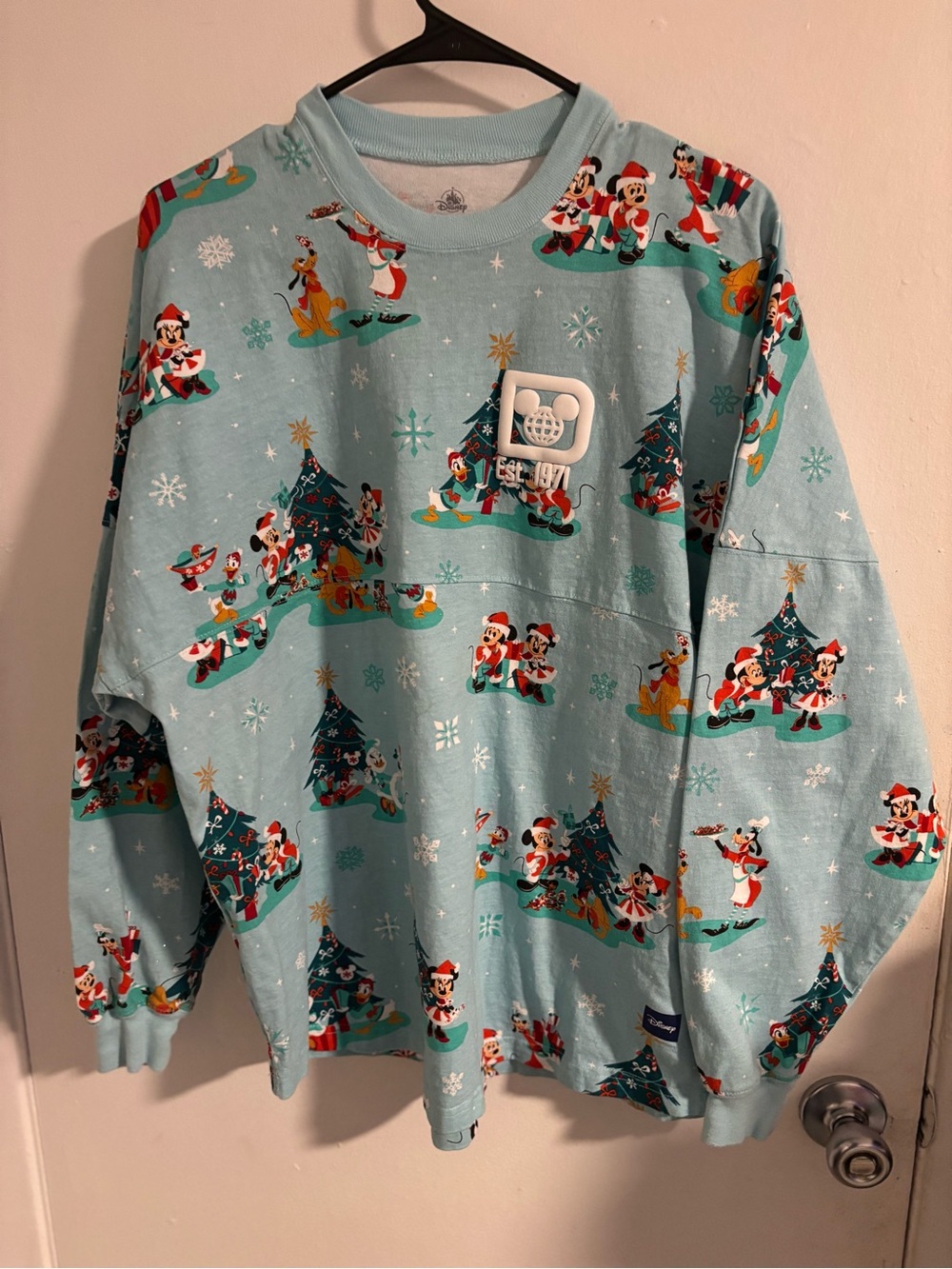 Disney Walt Disney World Christmas Spirit Jersey Mickey & Friends Medium
(1293)